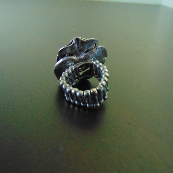 Costume Jewelry- flower ring - Picture 4 of 12